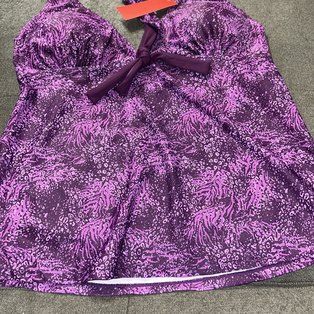 NWT small swimtop with halter closure and boy short bottom by Jose LLC - Picture 4 of 15